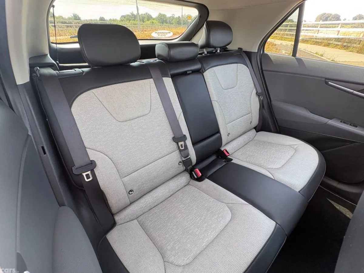 Kia e-Niro Hatchback, Electric, 2023, White