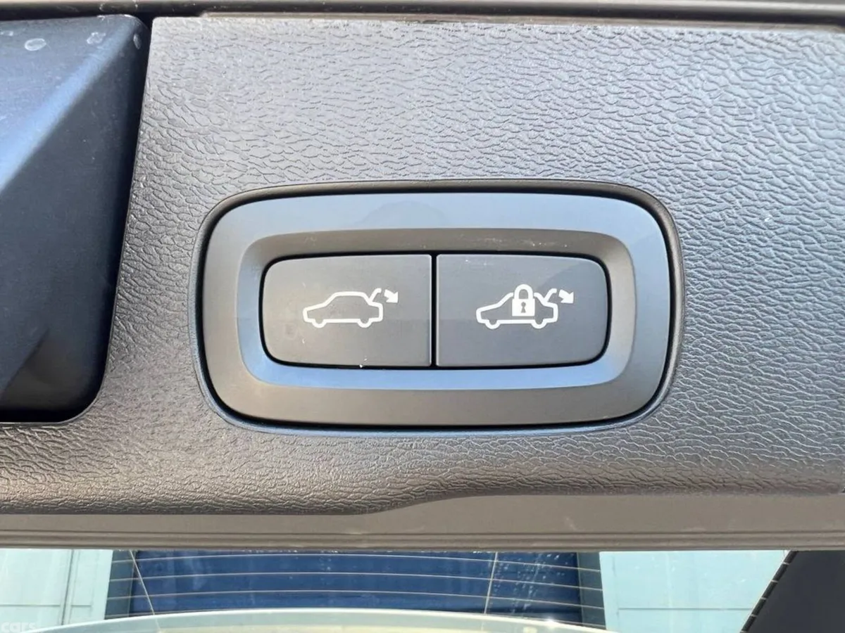 Volvo XC60 SUV, Petrol Plug-in Hybrid, 2025, Silver