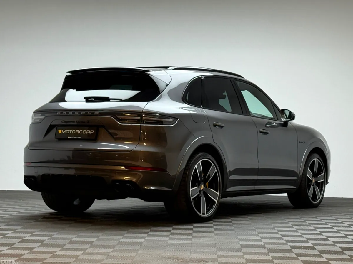 Porsche Cayenne SUV, Petrol Plug-in Hybrid, 2020, Grey