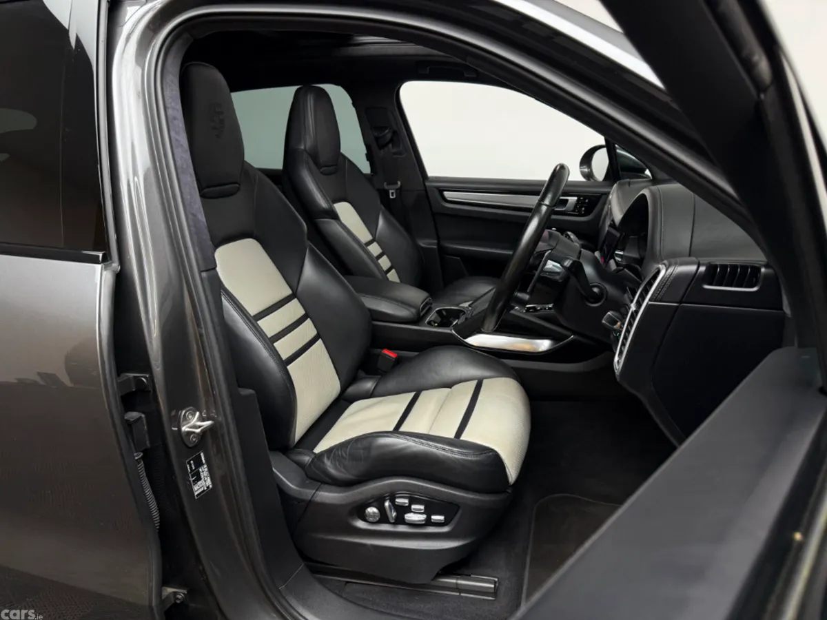 Porsche Cayenne SUV, Petrol Plug-in Hybrid, 2020, Grey