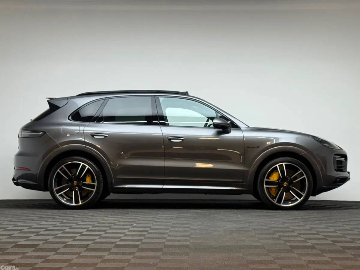 Porsche Cayenne SUV, Petrol Plug-in Hybrid, 2020, Grey