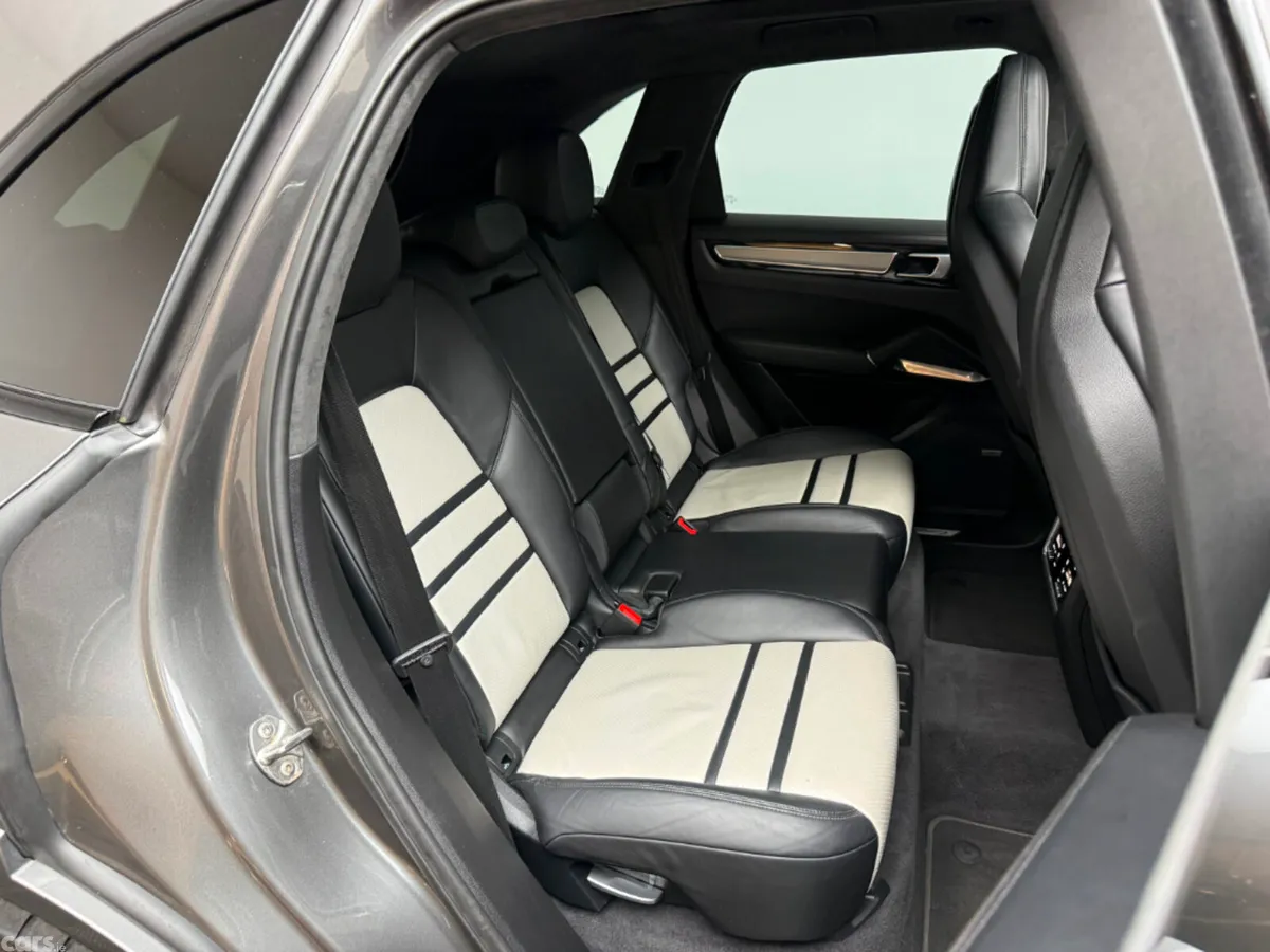 Porsche Cayenne SUV, Petrol Plug-in Hybrid, 2020, Grey