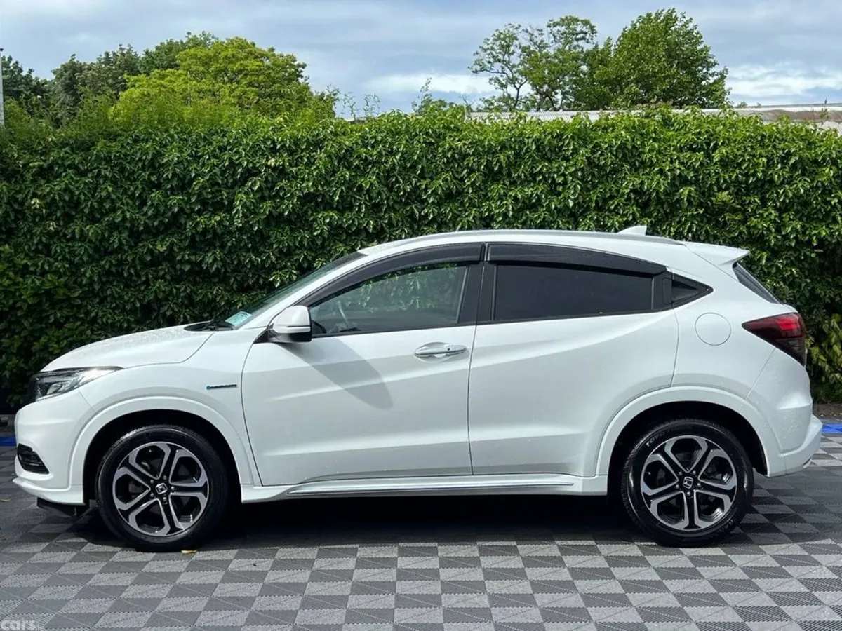 Honda Vezel SUV, Petrol Hybrid, 2021, White