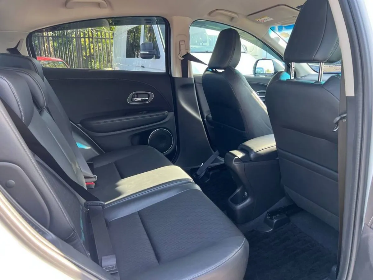 Honda Vezel SUV, Petrol Hybrid, 2021, White