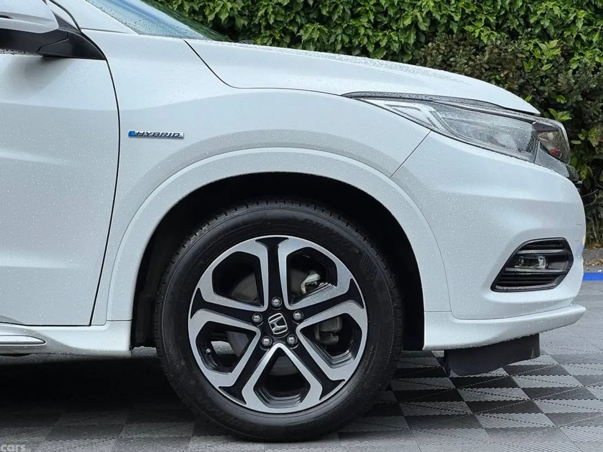 Honda Vezel SUV, Petrol Hybrid, 2021, White