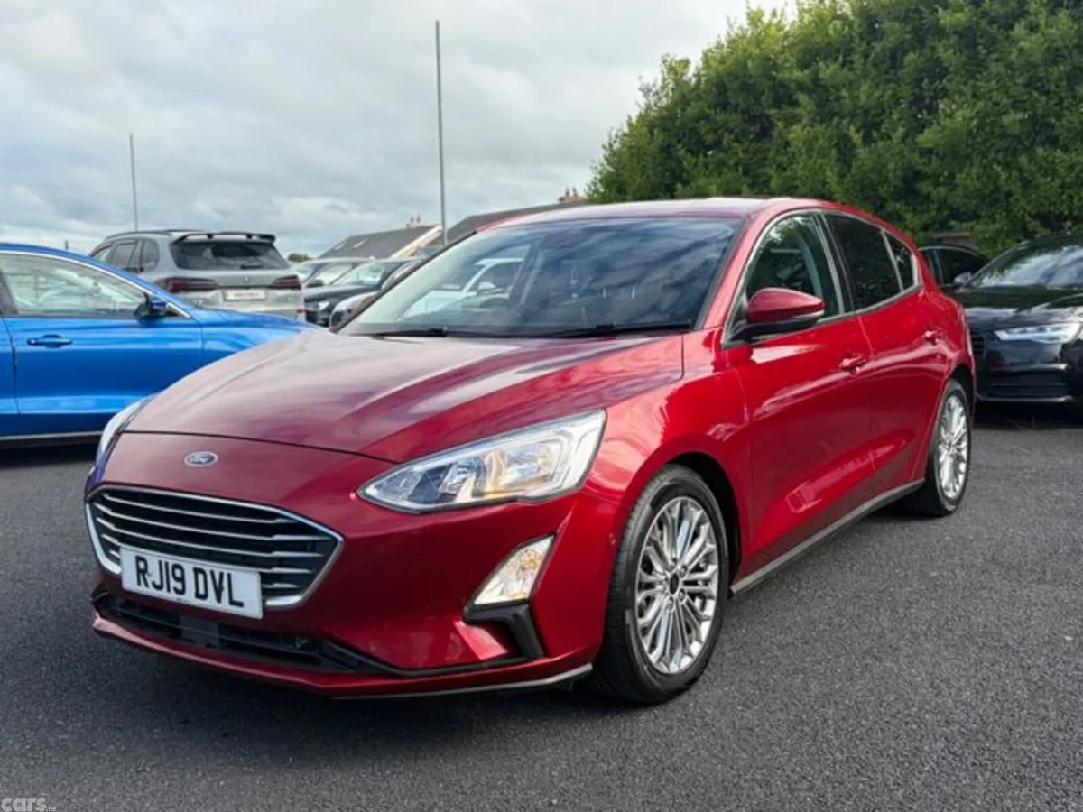 Ford Focus Hatchback, Diesel, 2019, Red