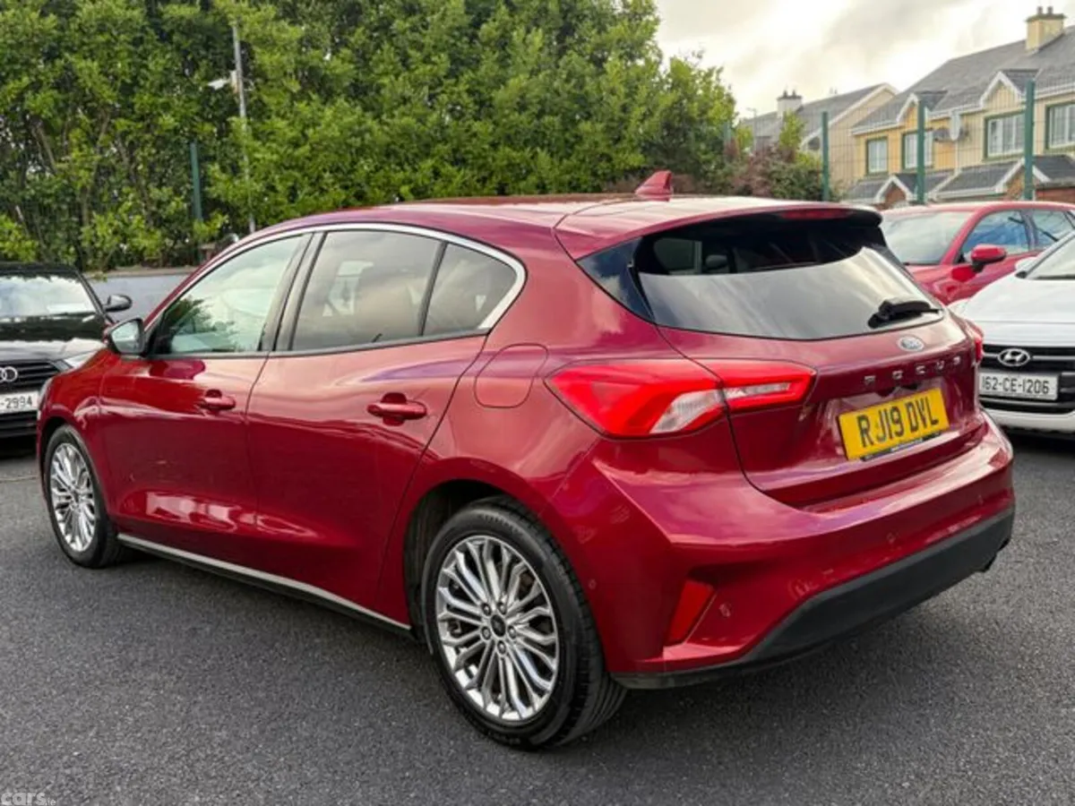 Ford Focus Hatchback, Diesel, 2019, Red