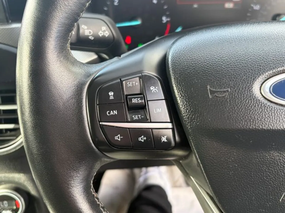 Ford Focus Hatchback, Diesel, 2019, Red