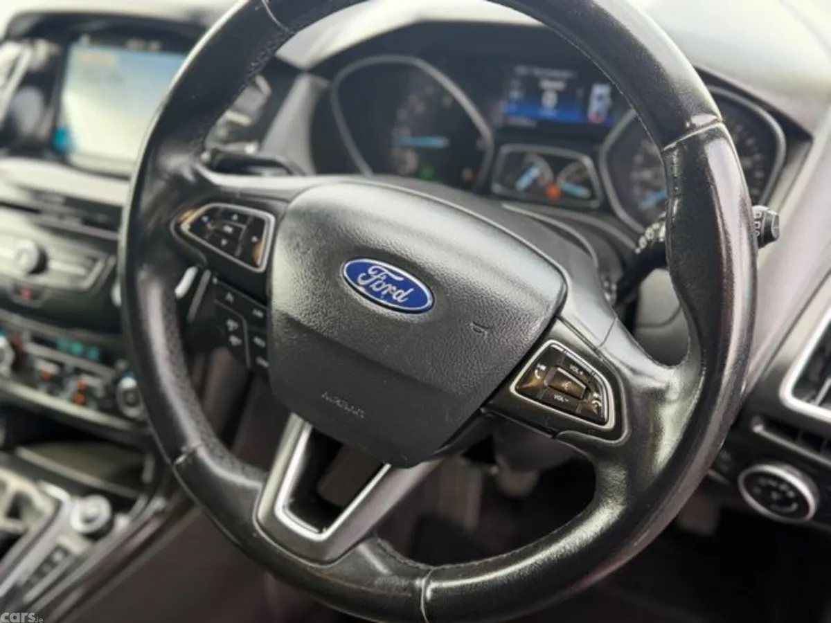 Ford Focus Hatchback, Diesel, 2017, Red