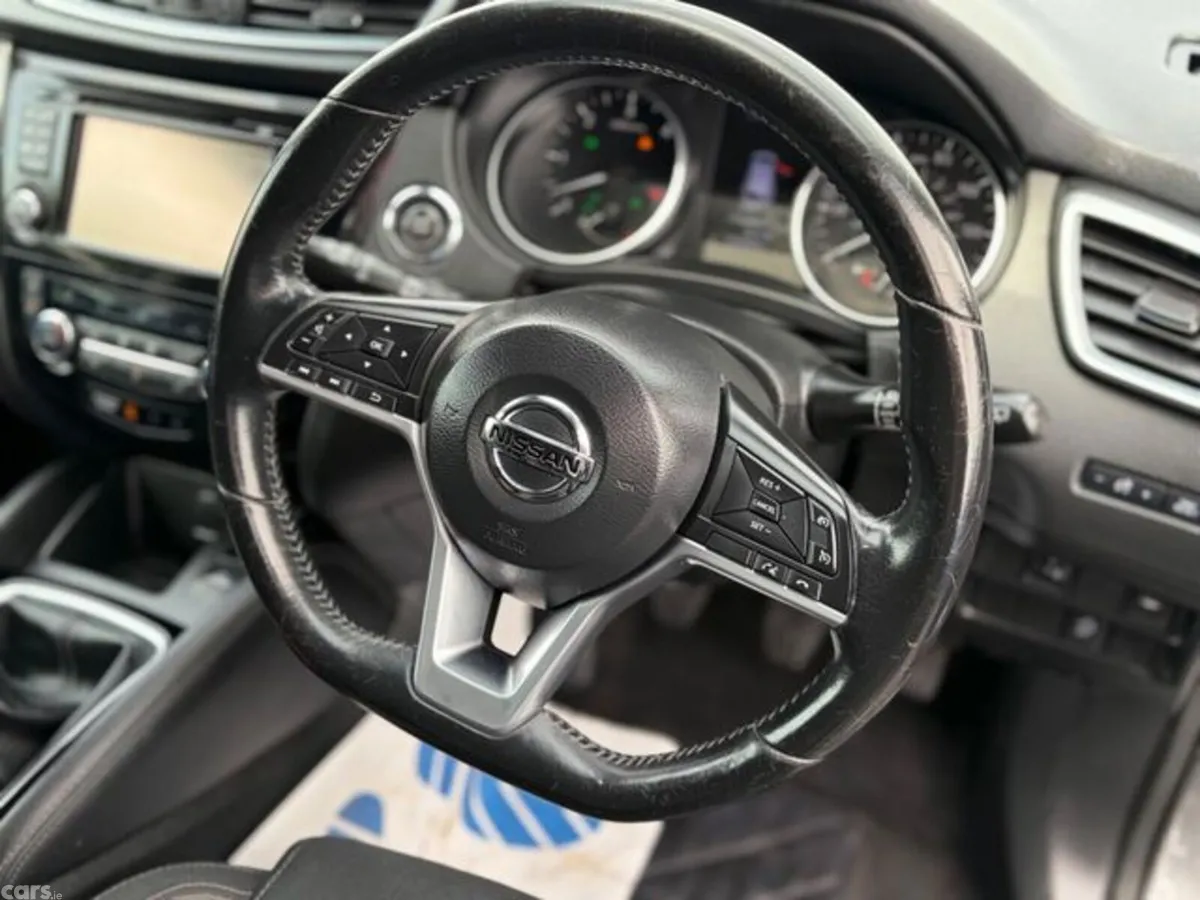 Nissan Qashqai Hatchback, Diesel, 2018, Grey