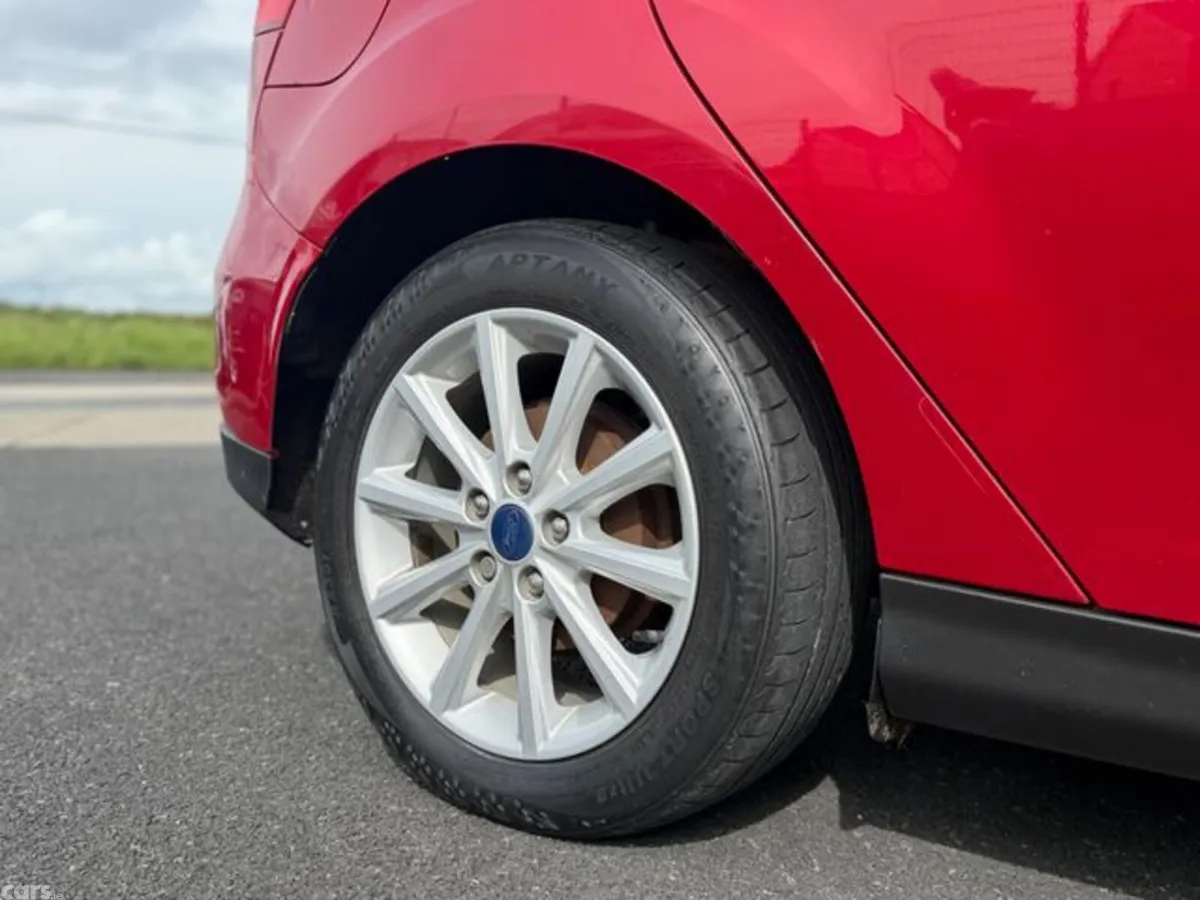 Ford Focus Hatchback, Diesel, 2017, Red