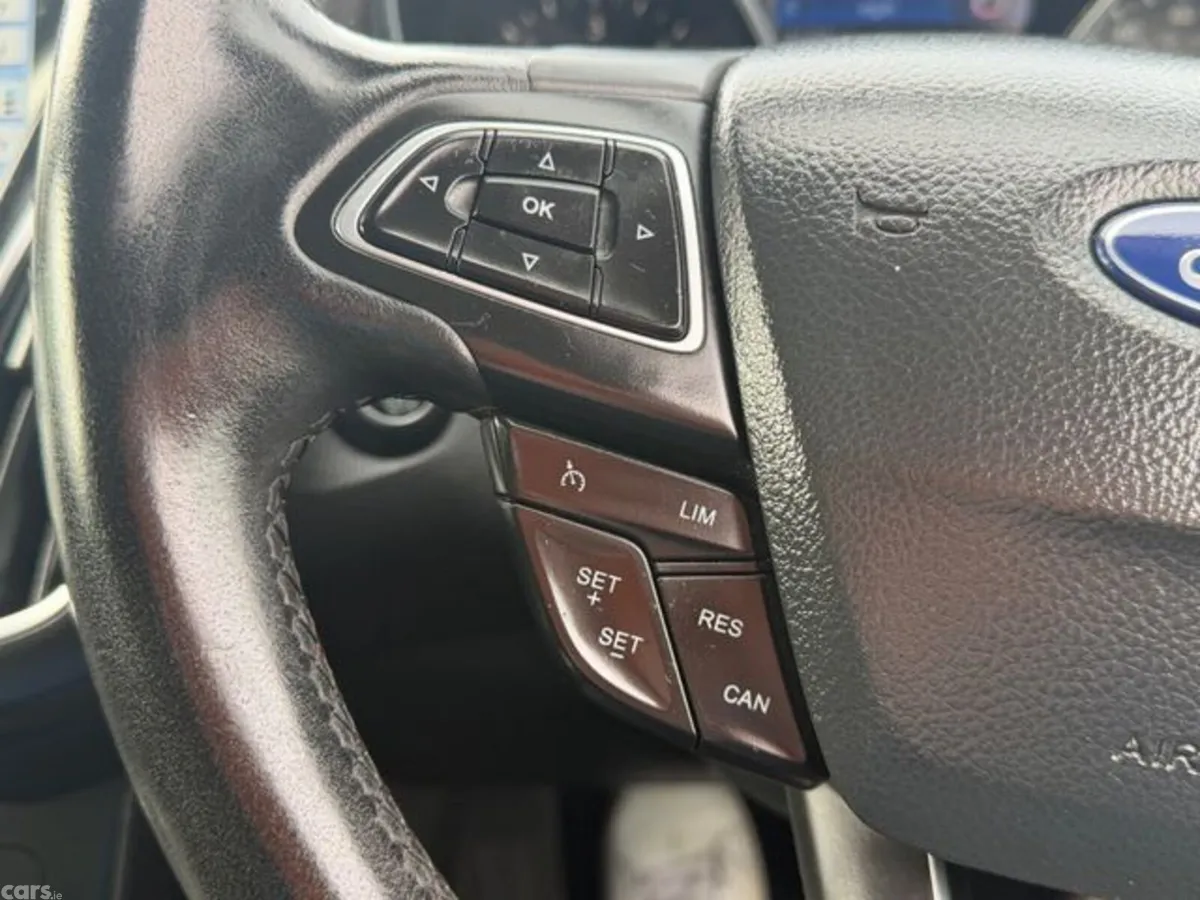 Ford Focus Hatchback, Diesel, 2017, Red
