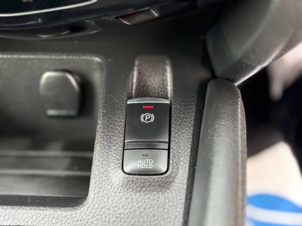 Nissan Qashqai Hatchback, Diesel, 2018, Grey