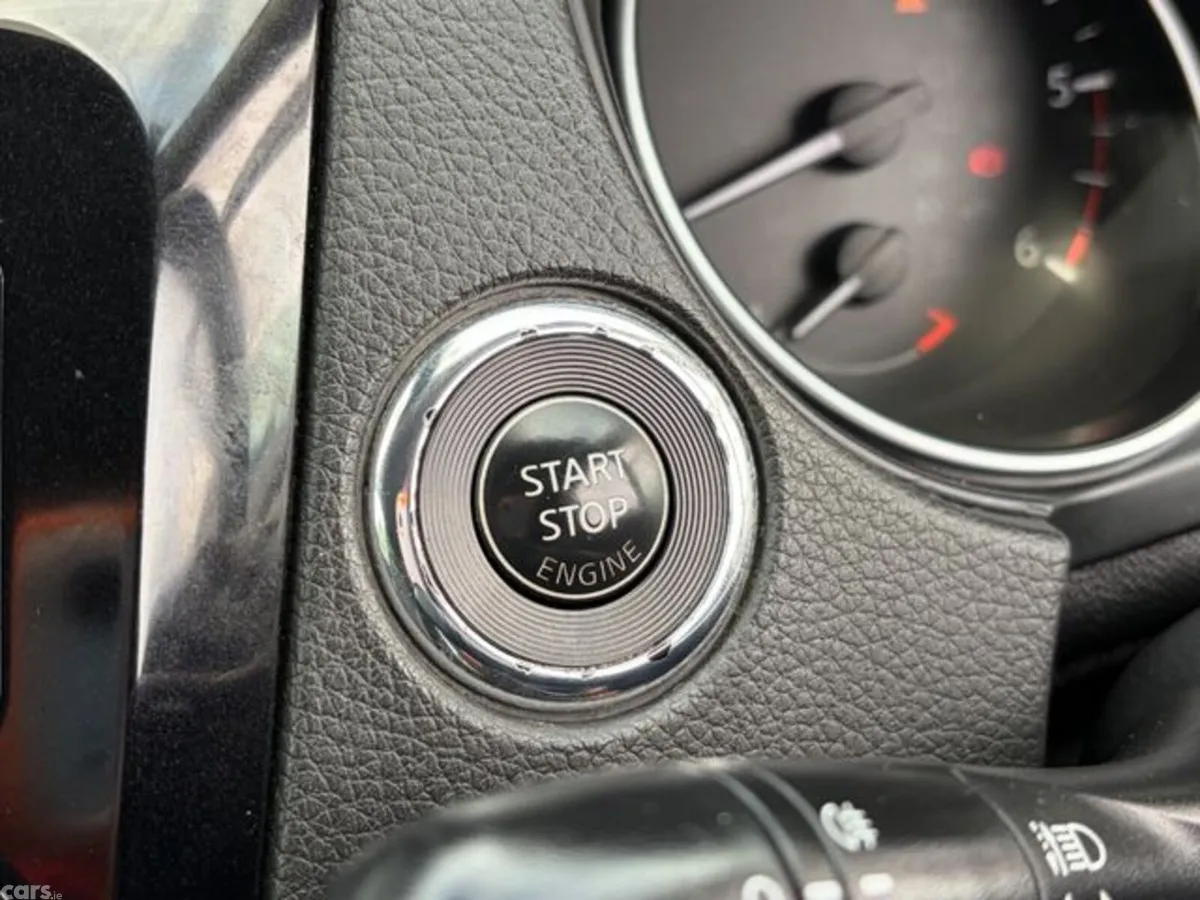 Nissan Qashqai Hatchback, Diesel, 2018, Grey