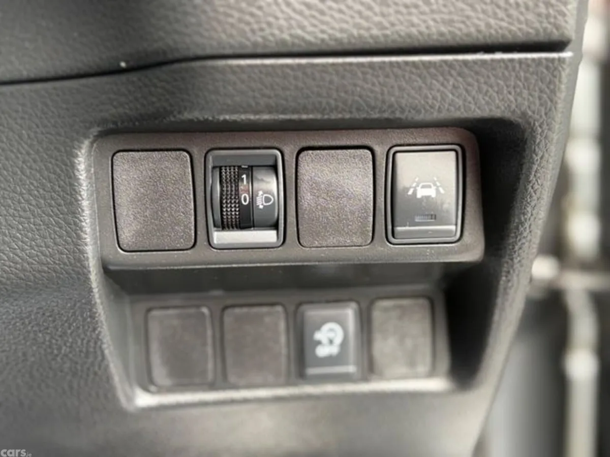 Nissan Qashqai Hatchback, Diesel, 2018, Grey