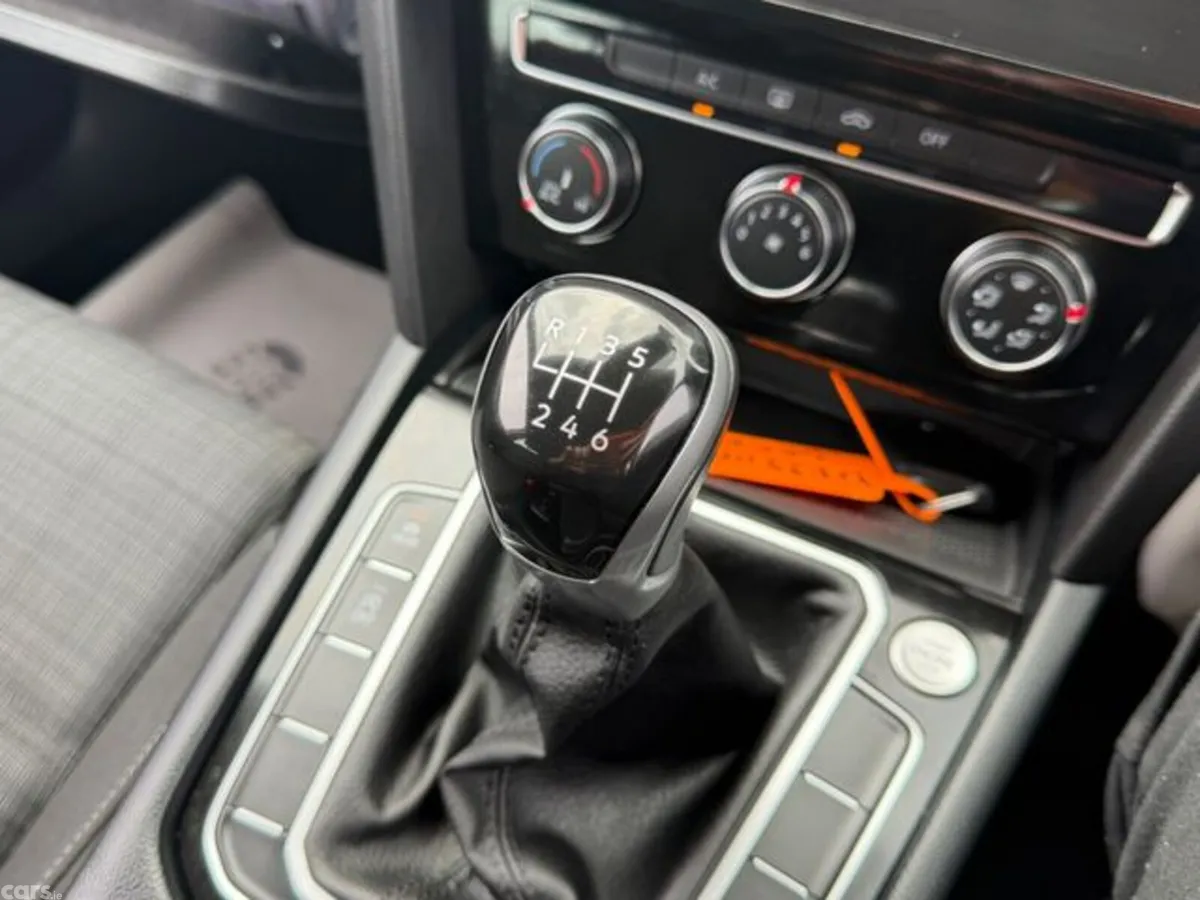 Volkswagen Passat Estate, Diesel, 2022, Grey