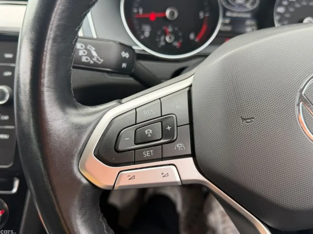 Volkswagen Passat Estate, Diesel, 2022, Grey