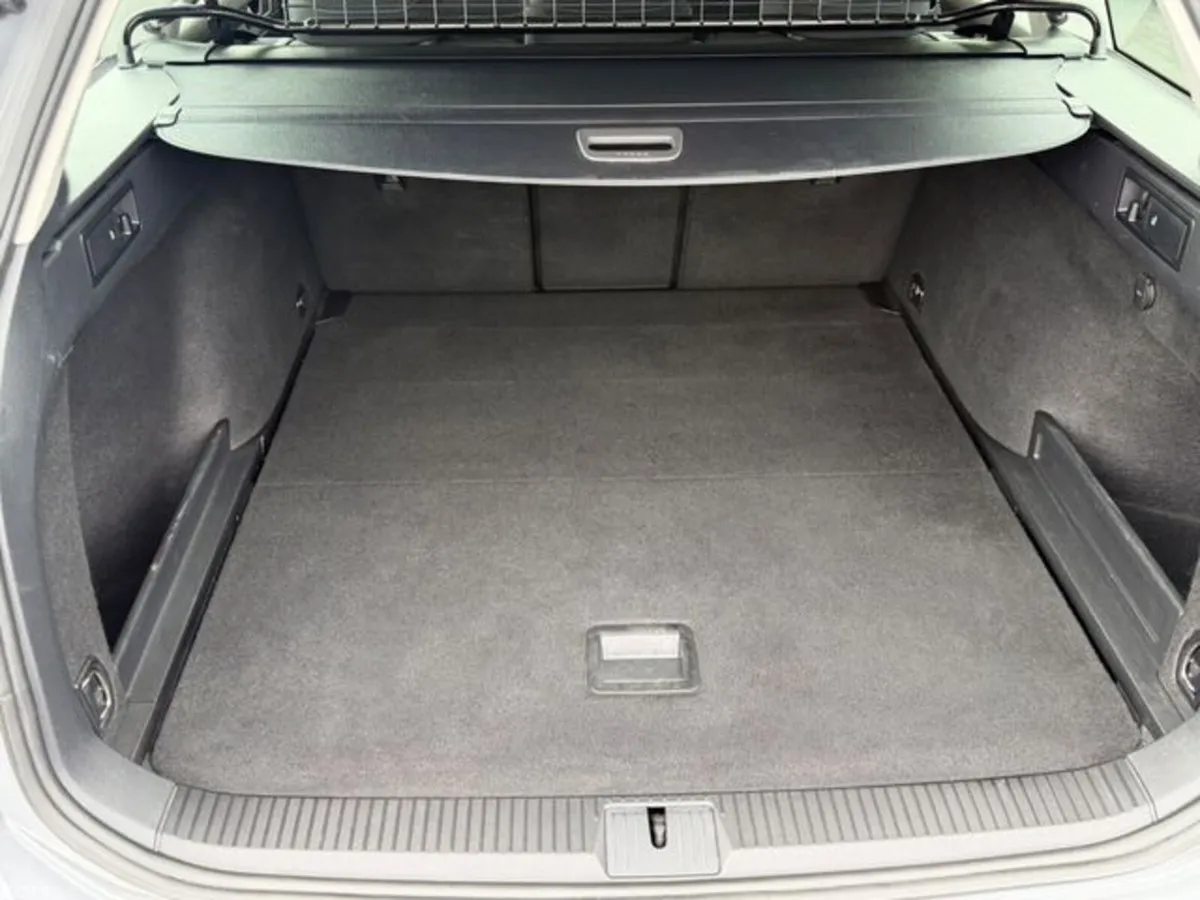 Volkswagen Passat Estate, Diesel, 2022, Grey