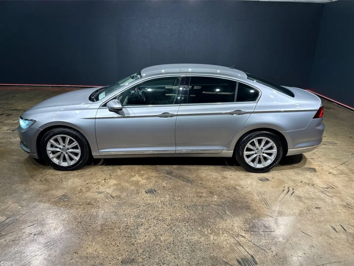 Volkswagen Passat Saloon, Petrol, 2018, Silver
