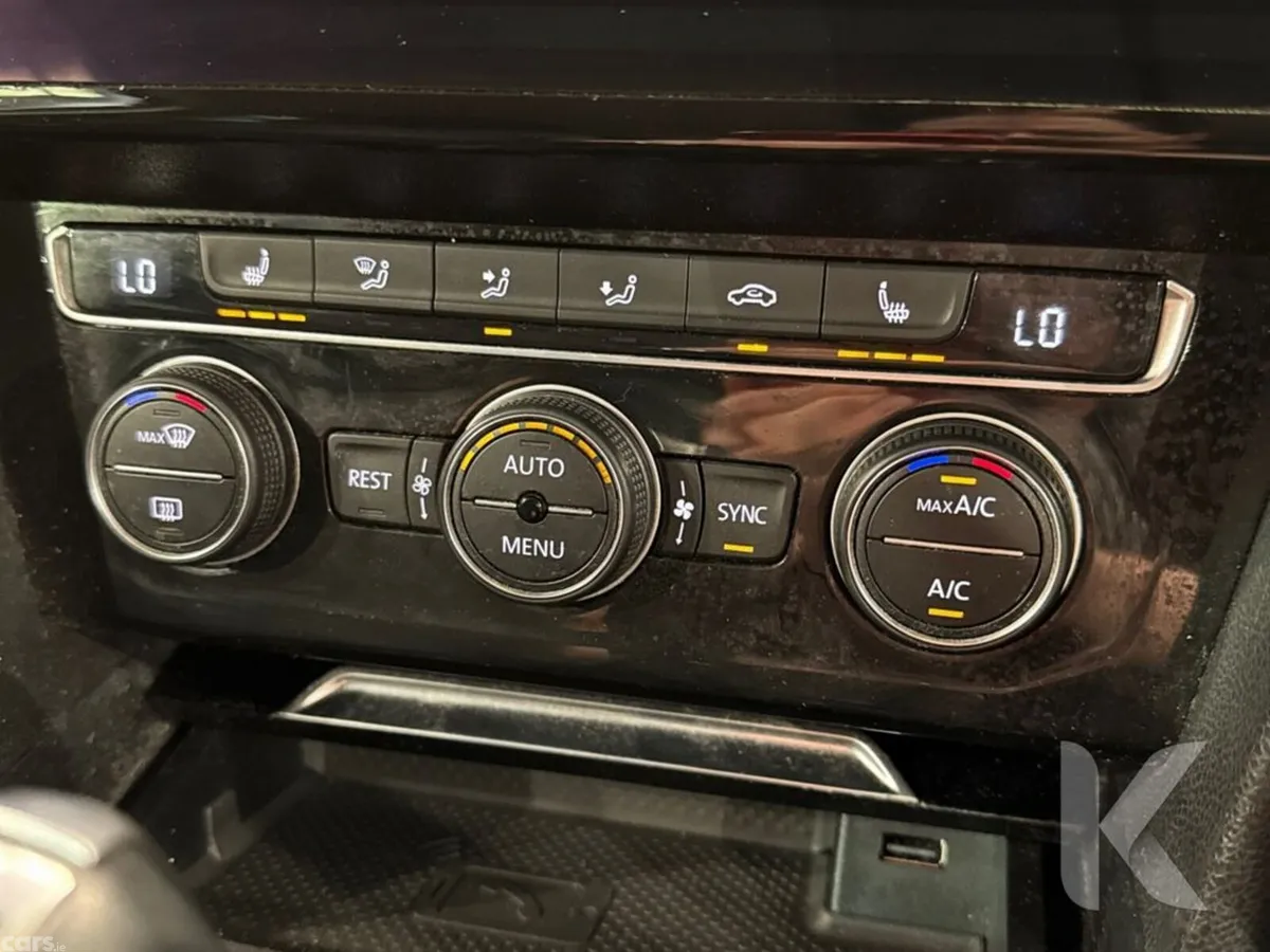 Volkswagen Passat Saloon, Petrol, 2018, Silver