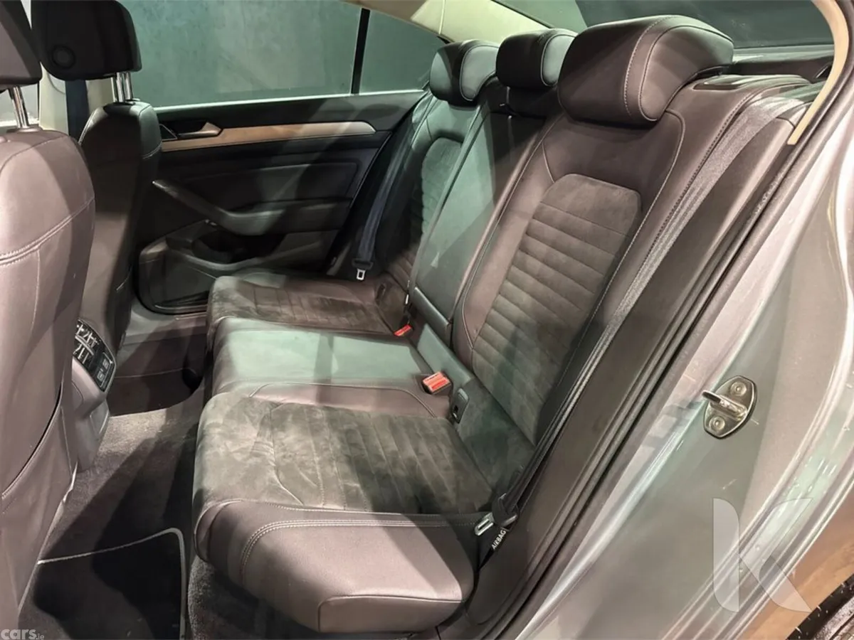 Volkswagen Passat Saloon, Petrol, 2018, Silver