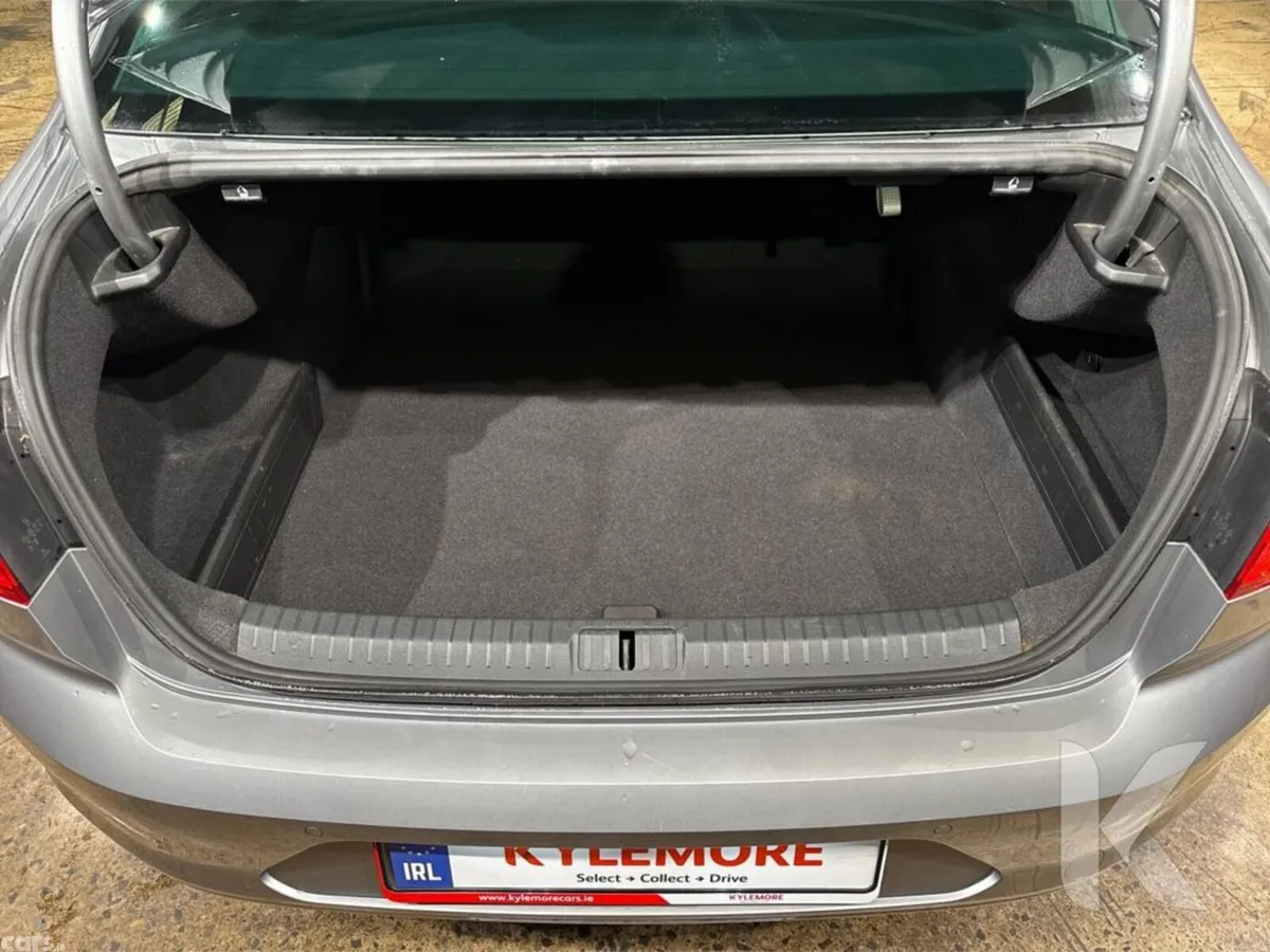 Volkswagen Passat Saloon, Petrol, 2018, Silver