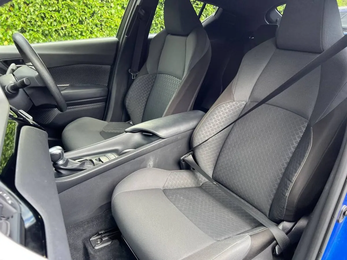 Toyota C-HR SUV, Petrol Hybrid, 2021, Blue