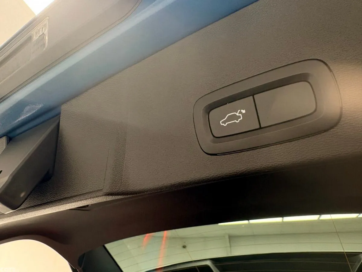 Volvo XC40 Estate, Electric, 2023, Blue