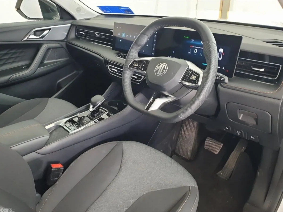 MG HS SUV, Petrol Plug-in Hybrid, 2025, White