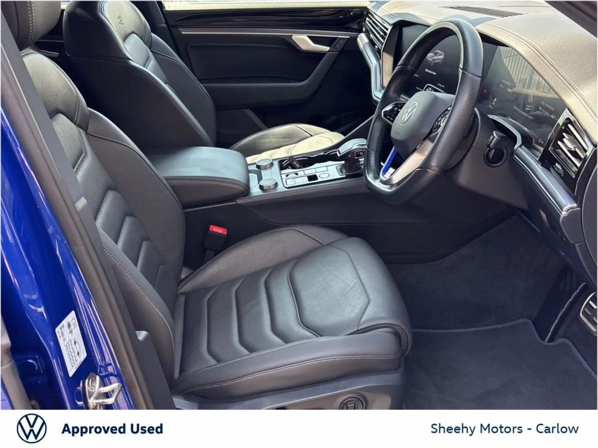 Volkswagen Touareg SUV, Petrol Plug-in Hybrid, 2024, Blue