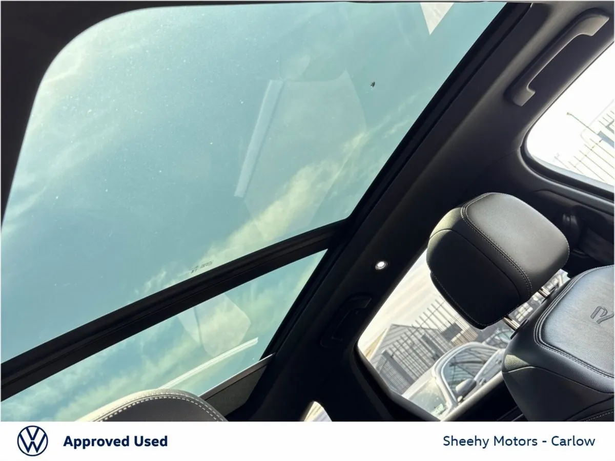 Volkswagen Touareg SUV, Petrol Plug-in Hybrid, 2024, Blue