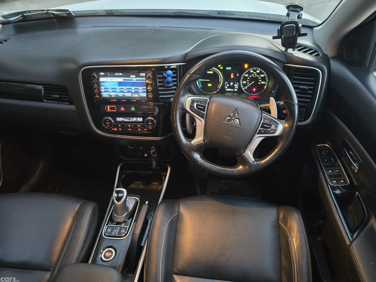 Mitsubishi Outlander SUV, Petrol Plug-in Hybrid, 2016, White