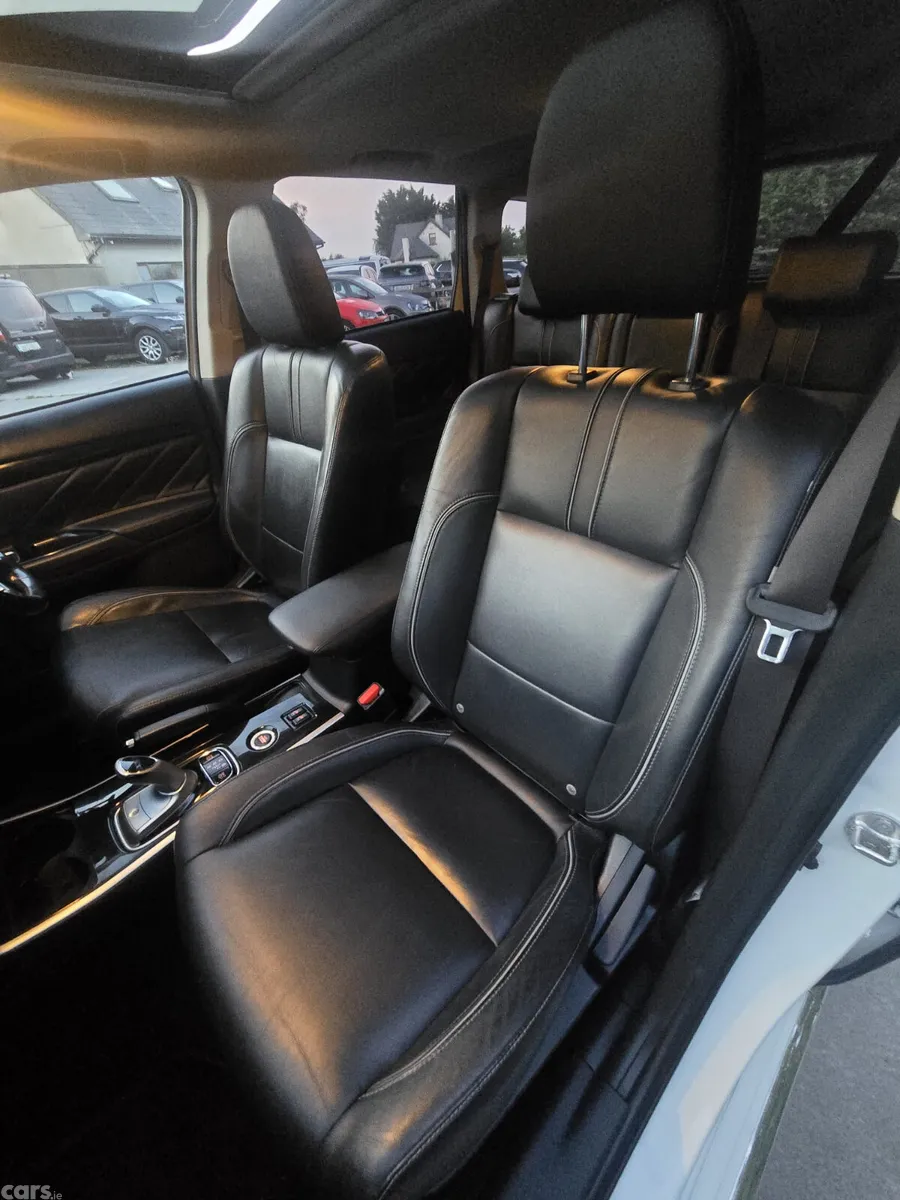 Mitsubishi Outlander SUV, Petrol Plug-in Hybrid, 2016, White