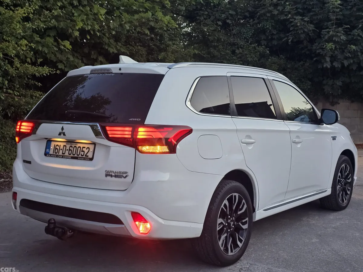 Mitsubishi Outlander SUV, Petrol Plug-in Hybrid, 2016, White