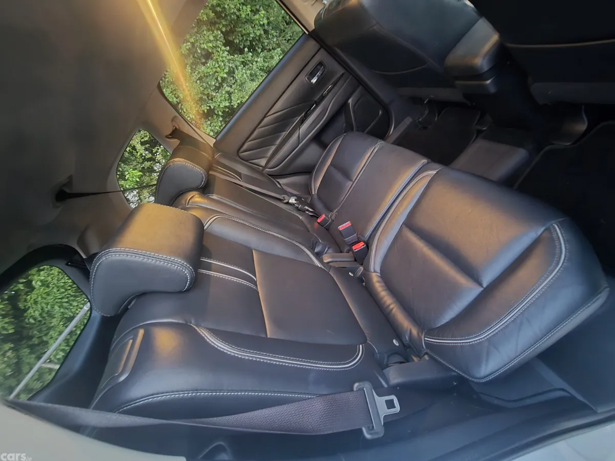 Mitsubishi Outlander SUV, Petrol Plug-in Hybrid, 2016, White
