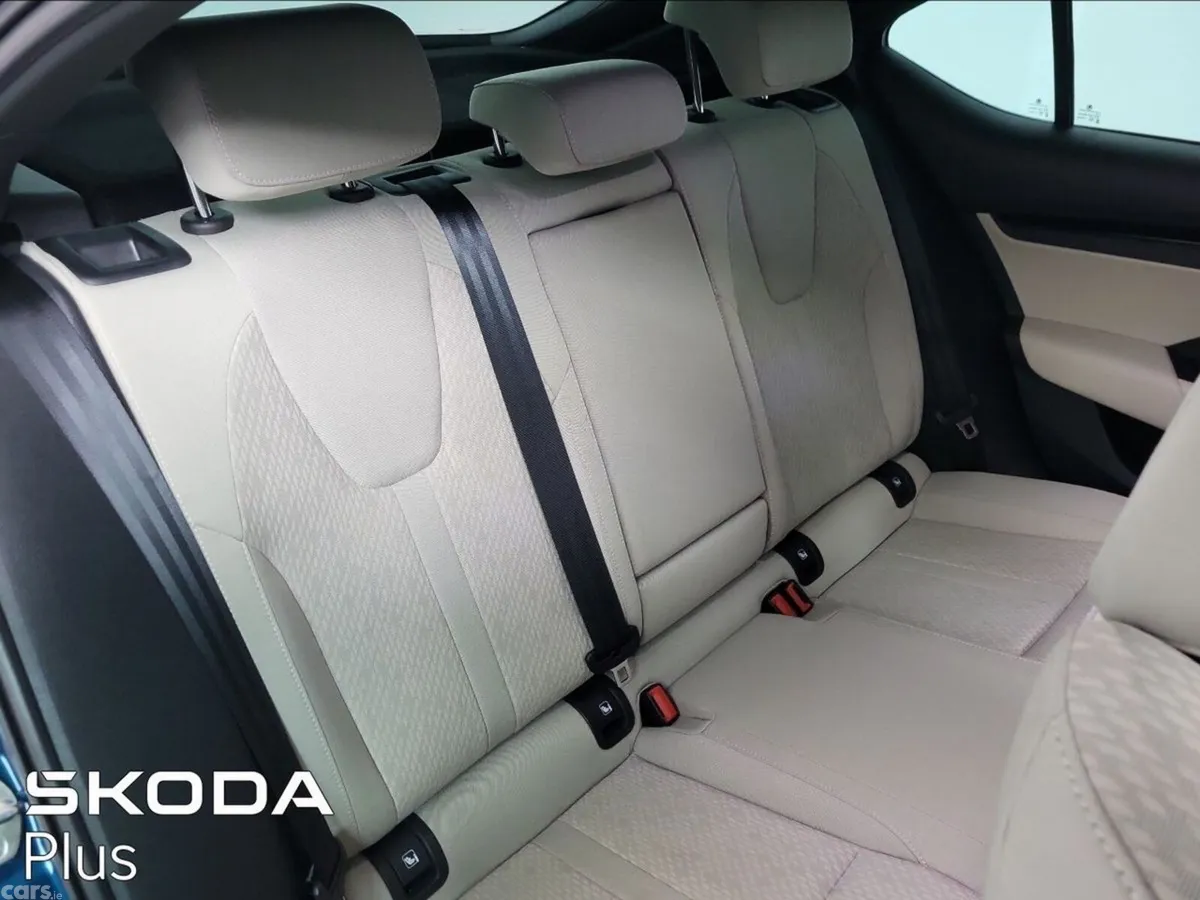 Skoda Octavia Saloon, Petrol, 2023, Blue
