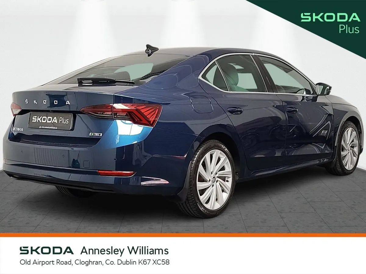 Skoda Octavia Saloon, Petrol, 2023, Blue
