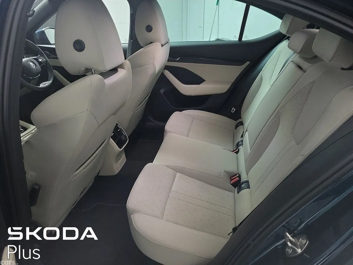 Skoda Octavia Saloon, Petrol, 2023, Blue