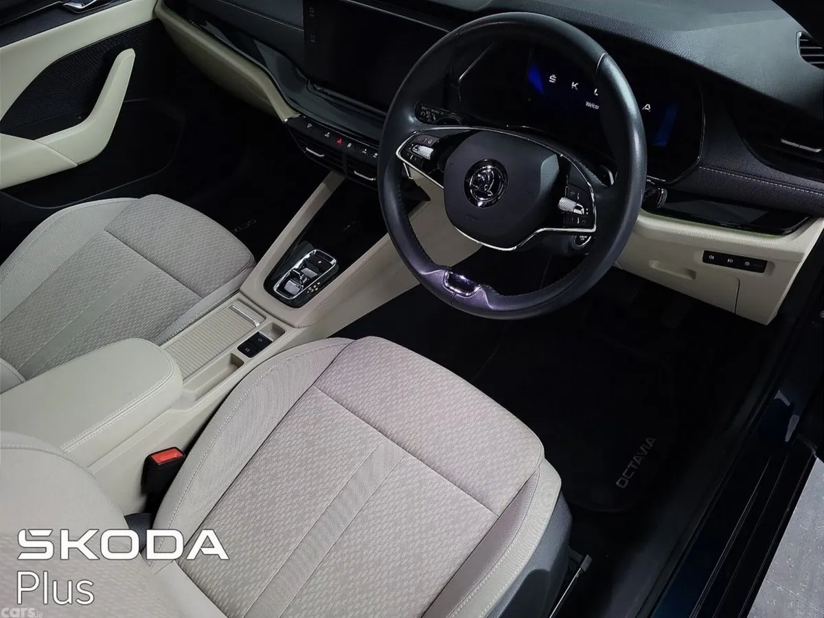 Skoda Octavia Saloon, Petrol, 2023, Blue