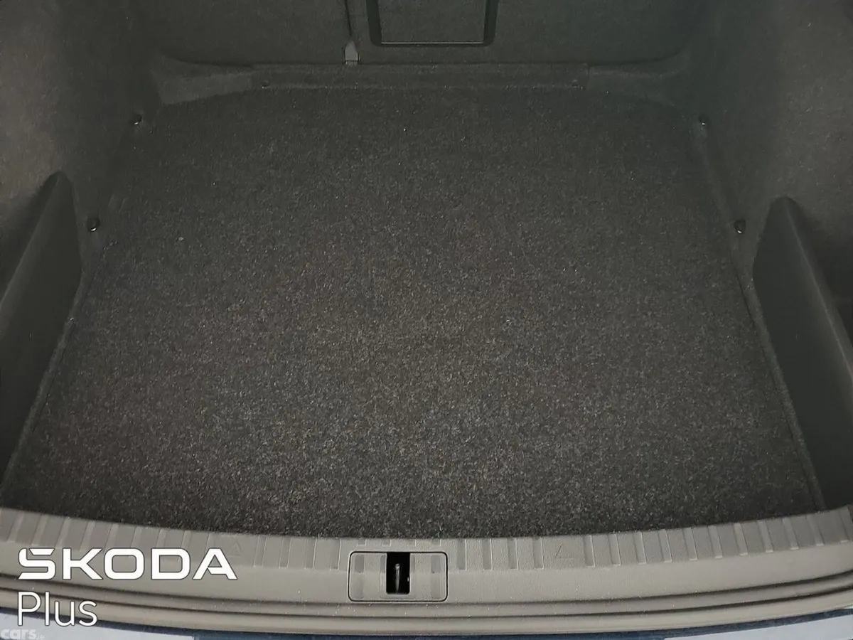 Skoda Octavia Saloon, Petrol, 2023, Blue