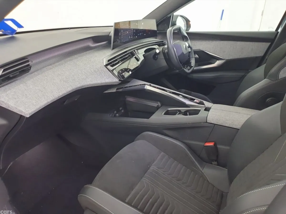 Peugeot 5008 SUV, Electric, 2024, Blue