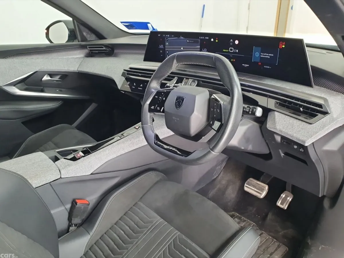Peugeot 5008 SUV, Electric, 2024, Blue