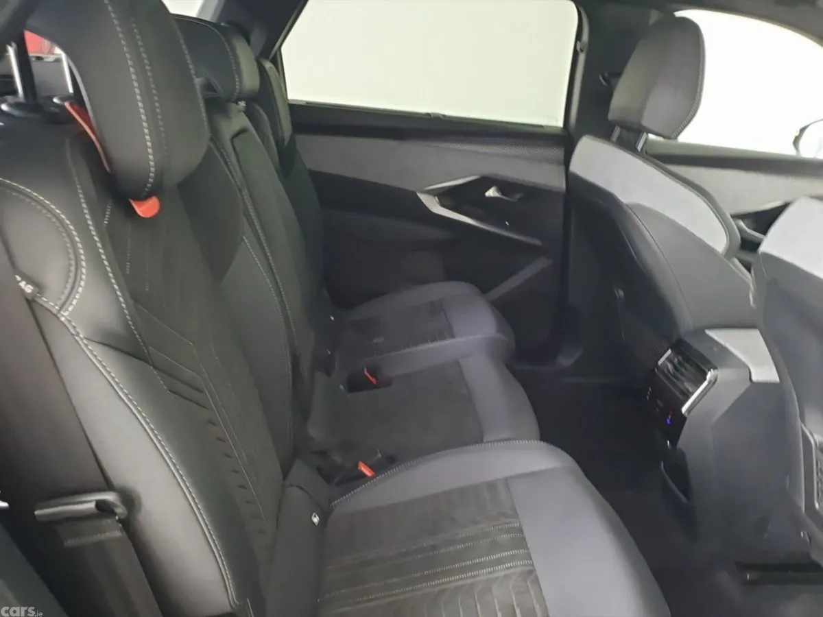 Peugeot 5008 SUV, Electric, 2024, Blue