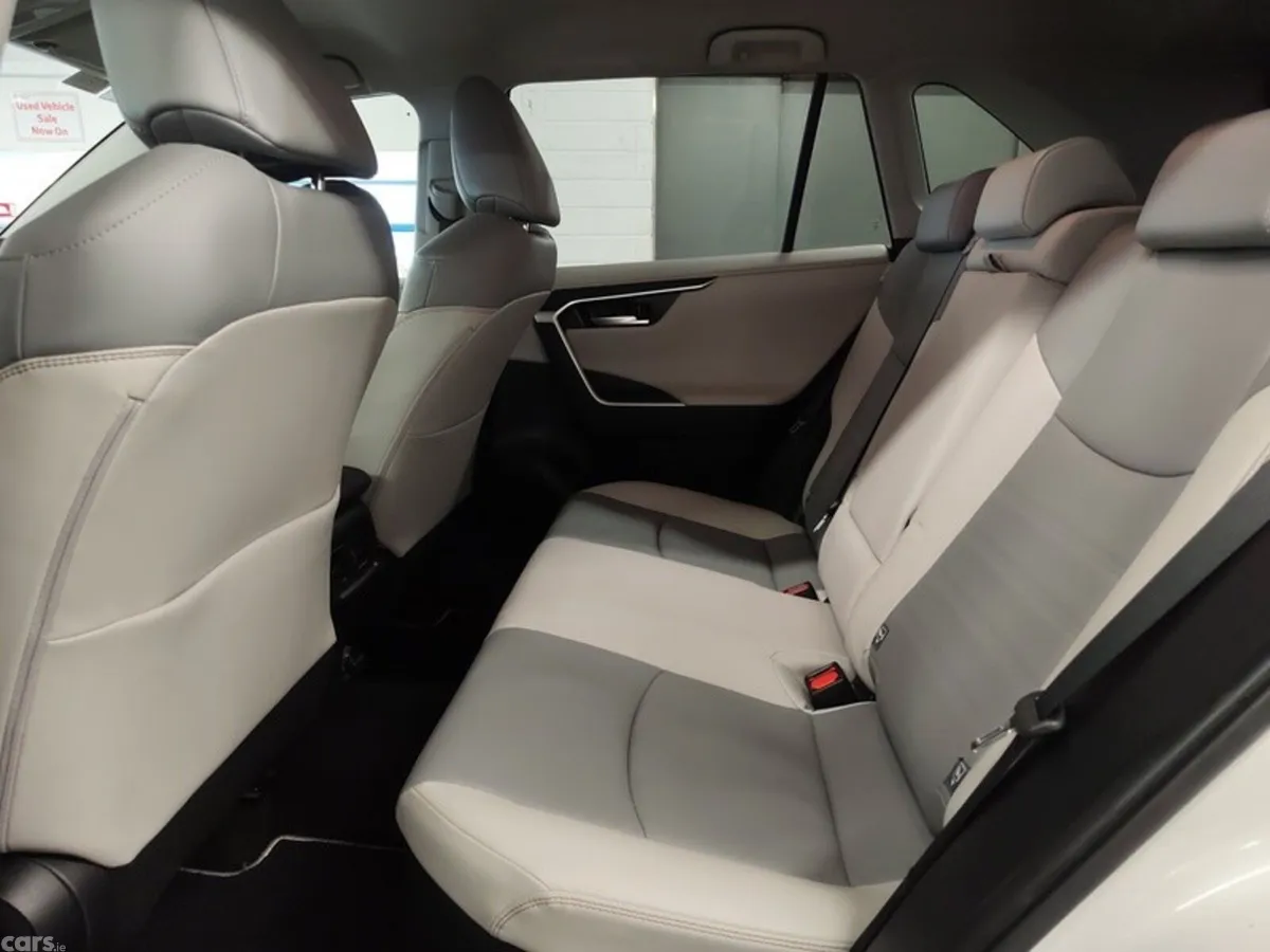 Toyota RAV4 SUV, Petrol Hybrid, 2019, White