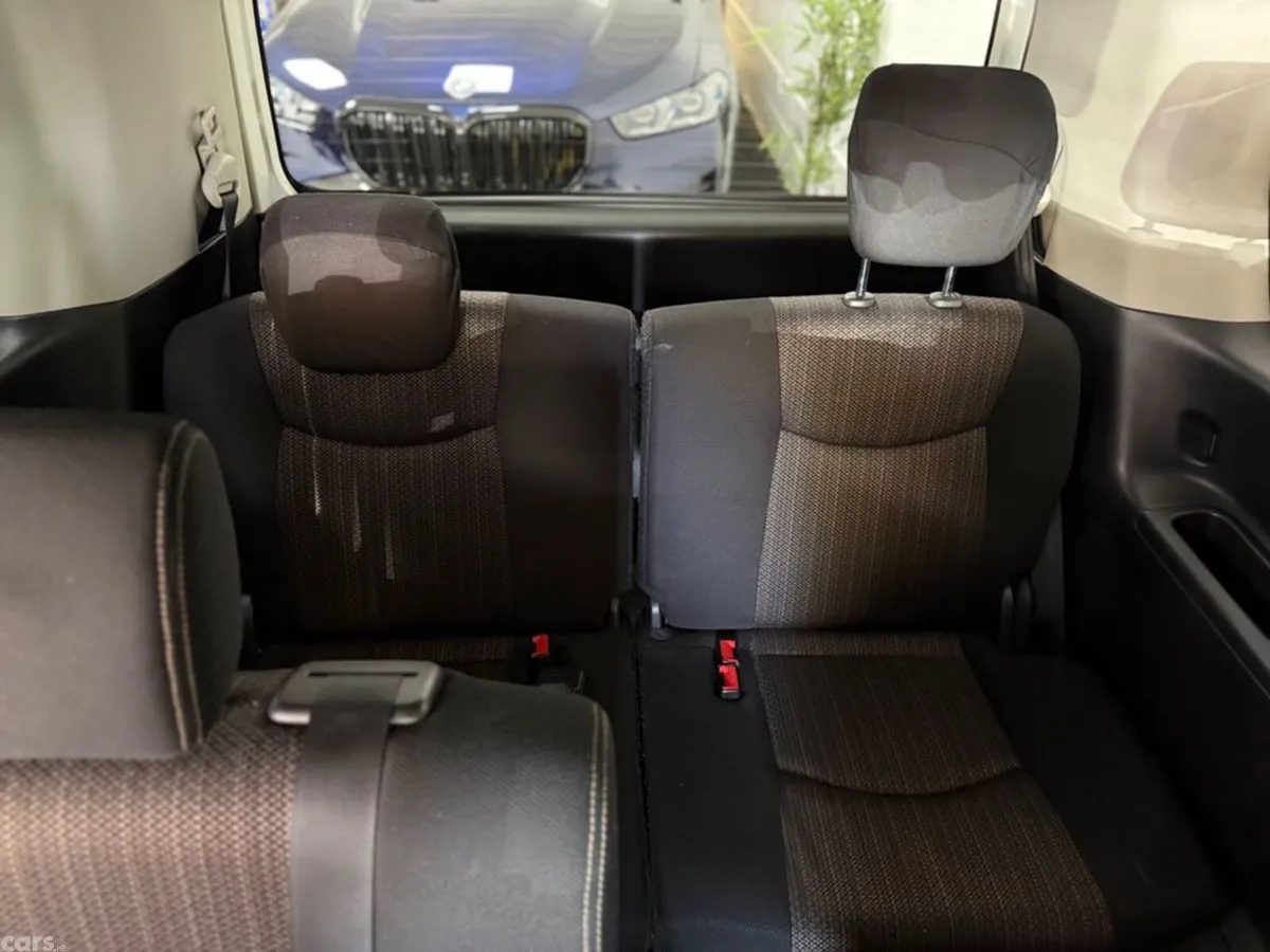 Nissan Serena MPV, Petrol Hybrid, 2015, White