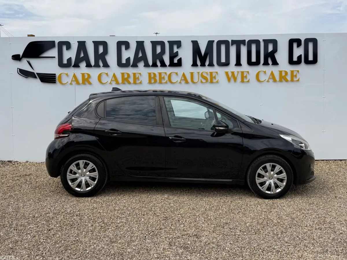 Peugeot 208 Hatchback, Petrol, 2017, Black