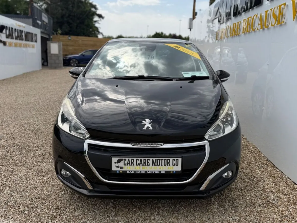 Peugeot 208 Hatchback, Petrol, 2017, Black
