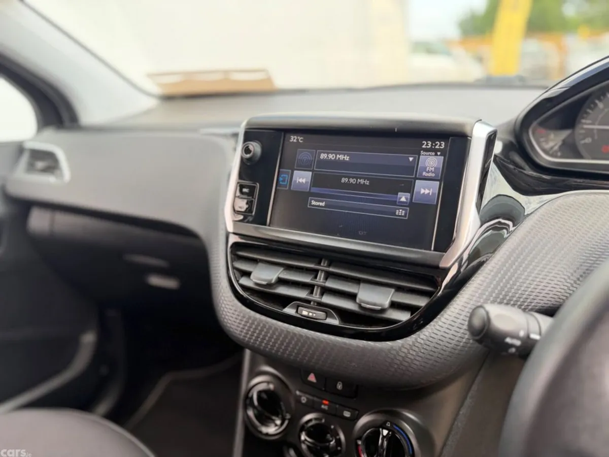 Peugeot 208 Hatchback, Petrol, 2017, Black