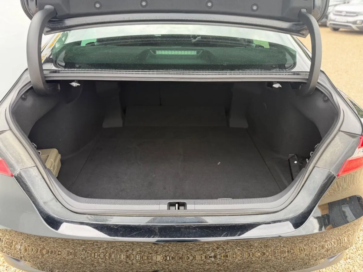 Toyota Camry Saloon, Petrol Hybrid, 2021, Black