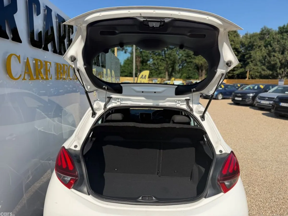 Peugeot 208 Hatchback, Petrol, 2019, White